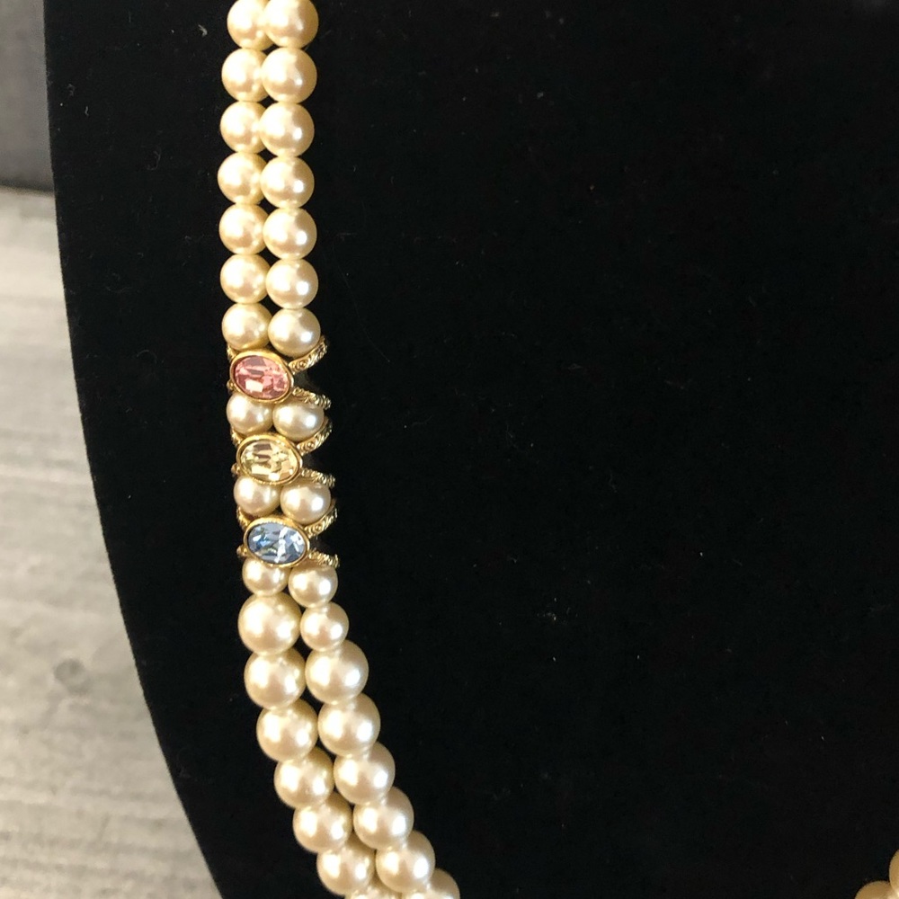 Spring Time Faux Pearl Necklace - Picture 2 of 3